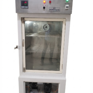 Advanced BOD incubator manufactured by UPM, built for reliable low-temperature incubation.